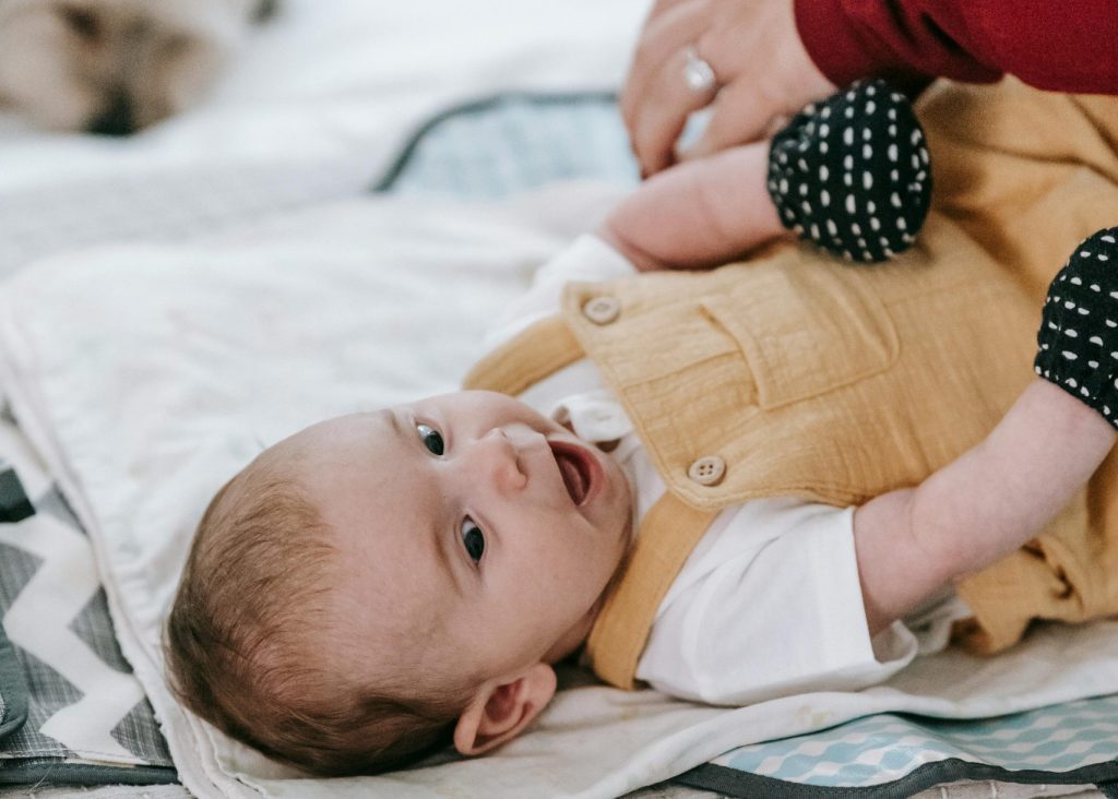 איך להלביש תינוק
